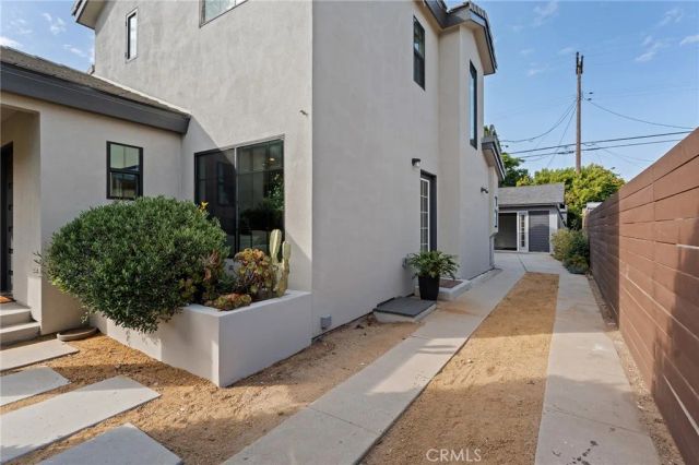 4036 Moore St, Los Angeles, CA 90066