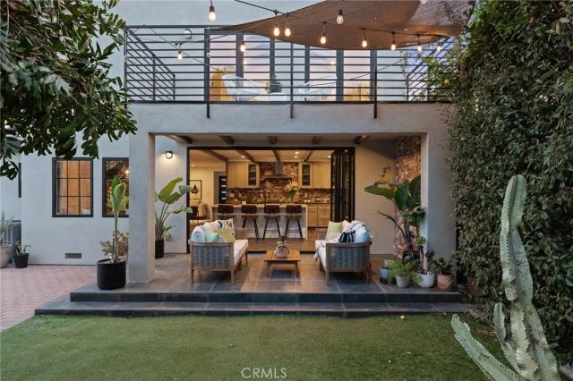 4036 Moore St, Los Angeles, CA 90066