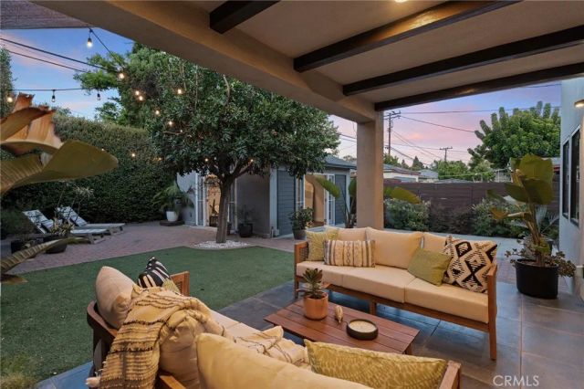 4036 Moore St, Los Angeles, CA 90066