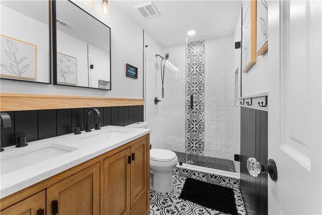 576 Angie SW Way, Lilburn, GA 30047