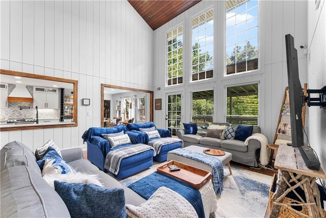 576 Angie SW Way, Lilburn, GA 30047