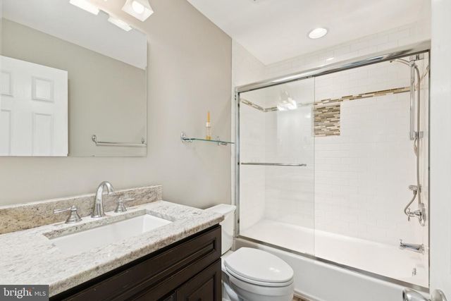 7420 HOUNDSBURY CT, Alexandria, VA 22315