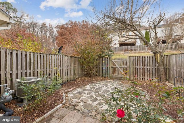 7420 HOUNDSBURY CT, Alexandria, VA 22315