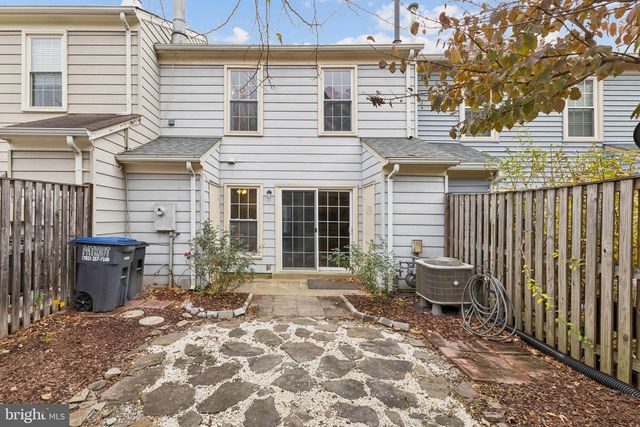 7420 HOUNDSBURY CT, Alexandria, VA 22315