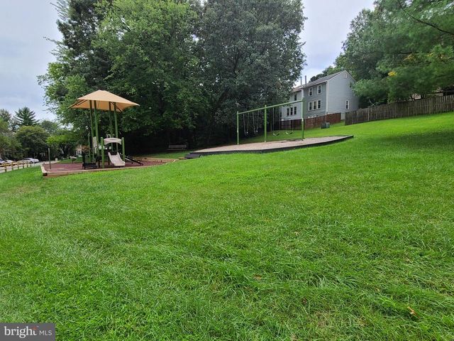 7420 HOUNDSBURY CT, Alexandria, VA 22315