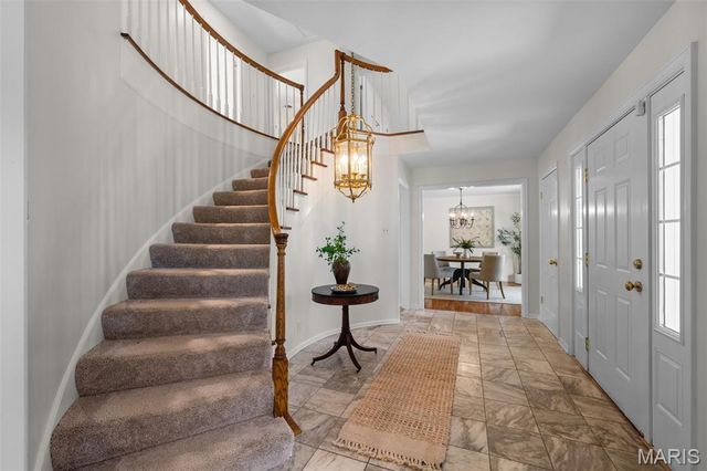 29 Summerhill Lane, Town And Country, MO 63017