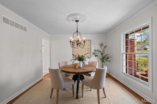 29 Summerhill Lane, Town And Country, MO 63017