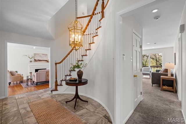 29 Summerhill Lane, Town And Country, MO 63017