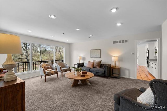 29 Summerhill Lane, Town And Country, MO 63017