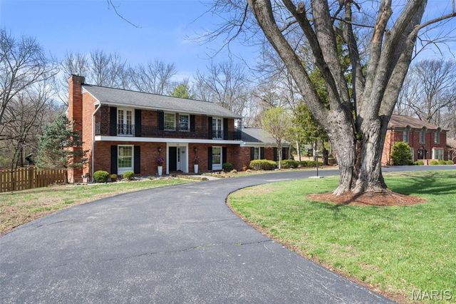 29 Summerhill Lane, Town And Country, MO 63017