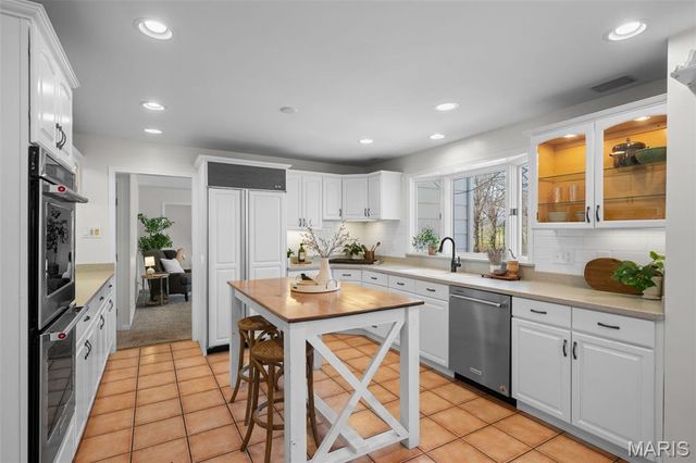 29 Summerhill Lane, Town And Country, MO 63017