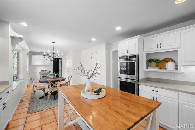 29 Summerhill Lane, Town And Country, MO 63017