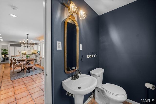 29 Summerhill Lane, Town And Country, MO 63017