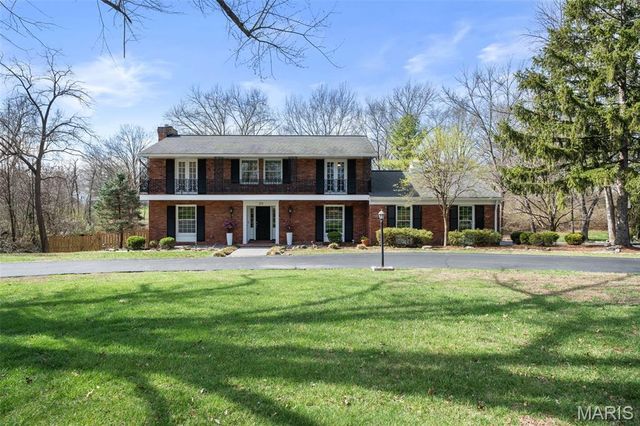 29 Summerhill Lane, Town And Country, MO 63017