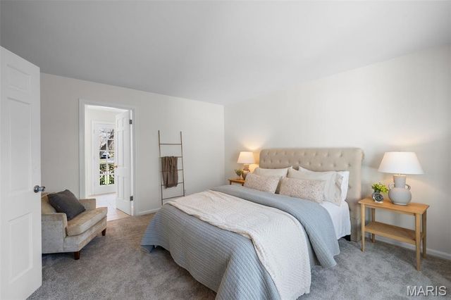 29 Summerhill Lane, Town And Country, MO 63017