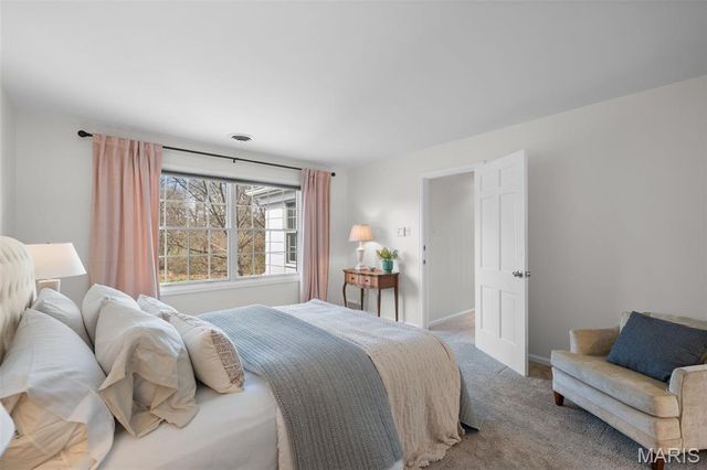 29 Summerhill Lane, Town And Country, MO 63017