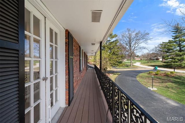 29 Summerhill Lane, Town And Country, MO 63017