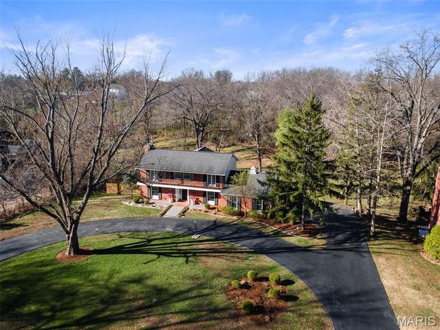 29 Summerhill Lane, Town And Country, MO 63017