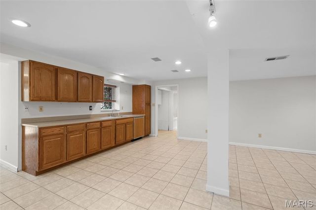 29 Summerhill Lane, Town And Country, MO 63017