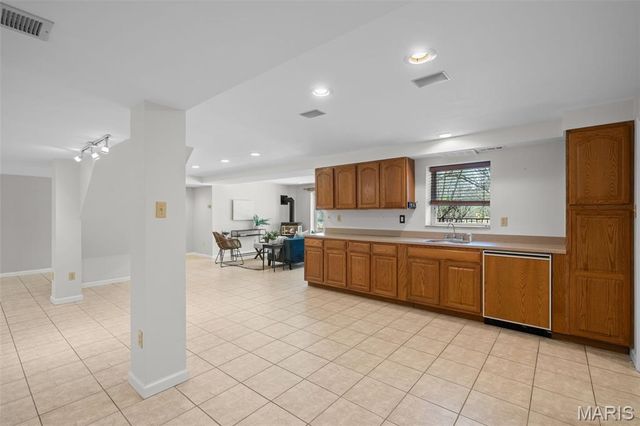 29 Summerhill Lane, Town And Country, MO 63017