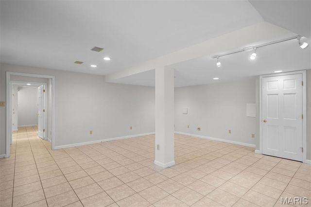 29 Summerhill Lane, Town And Country, MO 63017