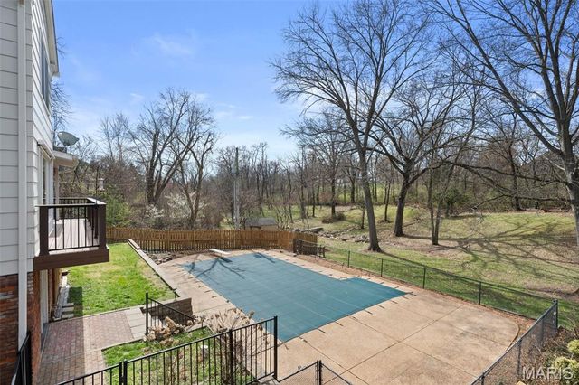 29 Summerhill Lane, Town And Country, MO 63017