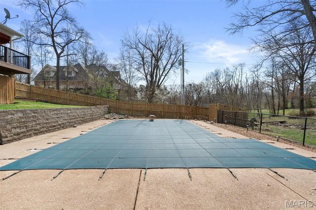 29 Summerhill Lane, Town And Country, MO 63017