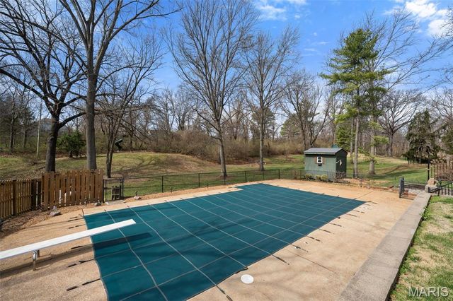 29 Summerhill Lane, Town And Country, MO 63017