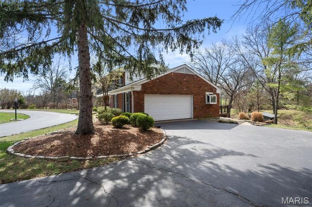 29 Summerhill Lane, Town And Country, MO 63017