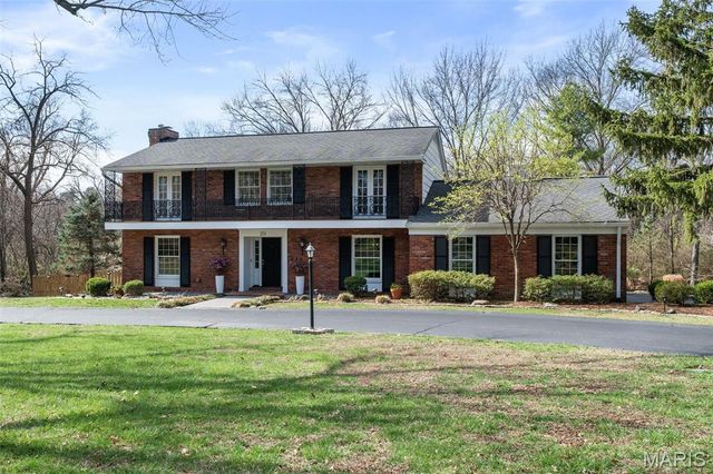 29 Summerhill Lane, Town And Country, MO 63017