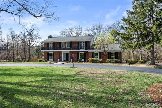 29 Summerhill Lane, Town And Country, MO 63017