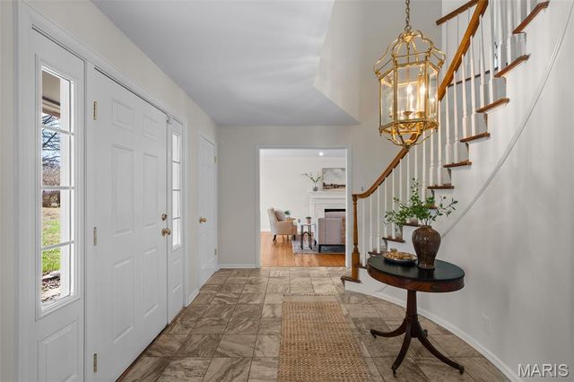 29 Summerhill Lane, Town And Country, MO 63017