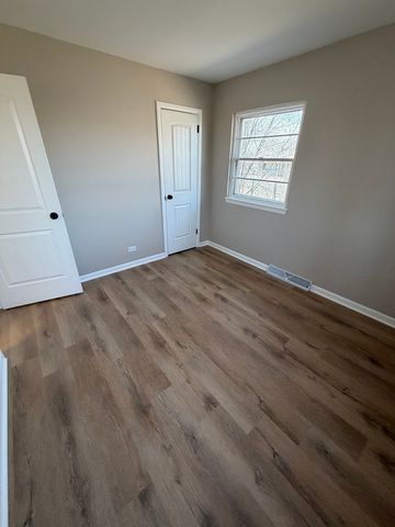 1534 E Palatine Road, Palatine, IL 60074