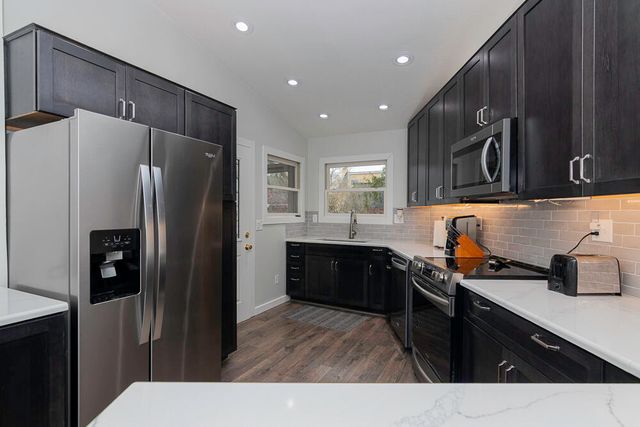 2412 Glenwood Drive, Kalamazoo City, MI 49008