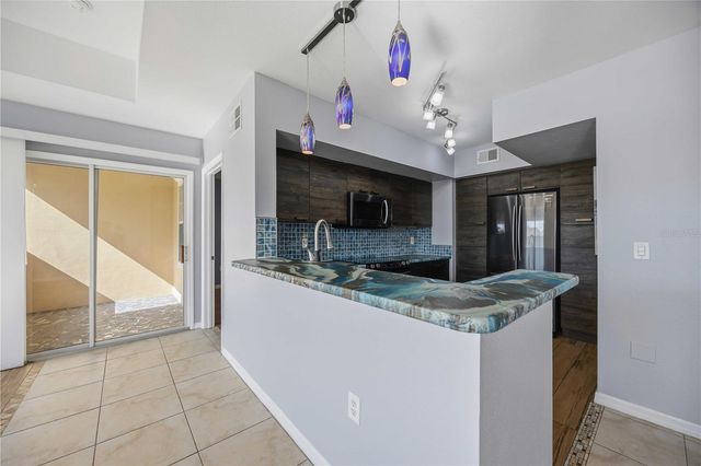 2950 VISCAYA PLACE 205, Sarasota, FL 34237