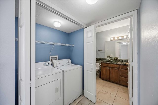 2950 VISCAYA PLACE 205, Sarasota, FL 34237