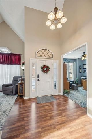 2120 S Lindenwood Drive, Olathe, KS 66062