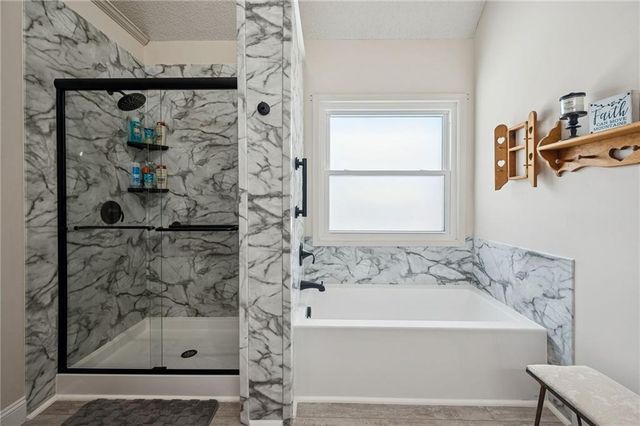 2120 S Lindenwood Drive, Olathe, KS 66062