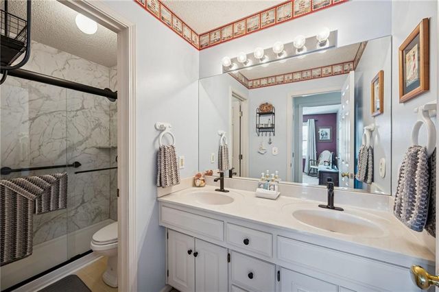 2120 S Lindenwood Drive, Olathe, KS 66062