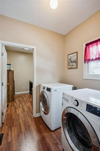 2120 S Lindenwood Drive, Olathe, KS 66062