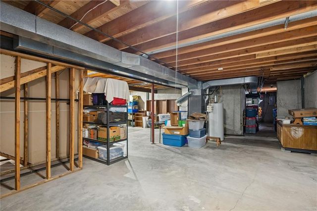 2120 S Lindenwood Drive, Olathe, KS 66062