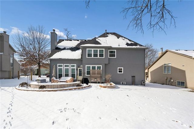 2120 S Lindenwood Drive, Olathe, KS 66062