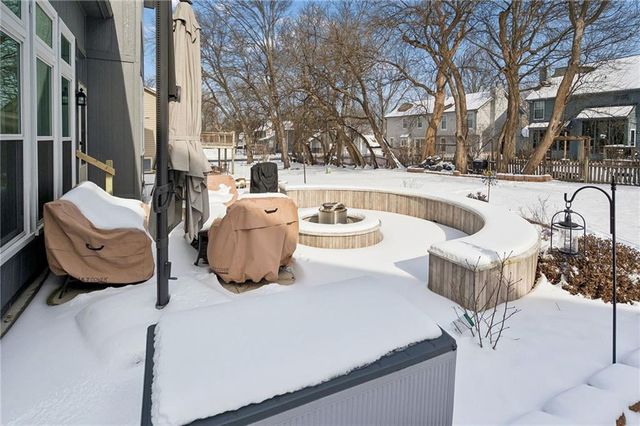 2120 S Lindenwood Drive, Olathe, KS 66062