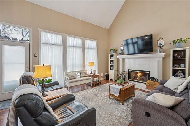 2120 S Lindenwood Drive, Olathe, KS 66062