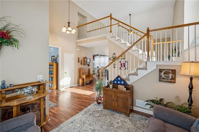 2120 S Lindenwood Drive, Olathe, KS 66062