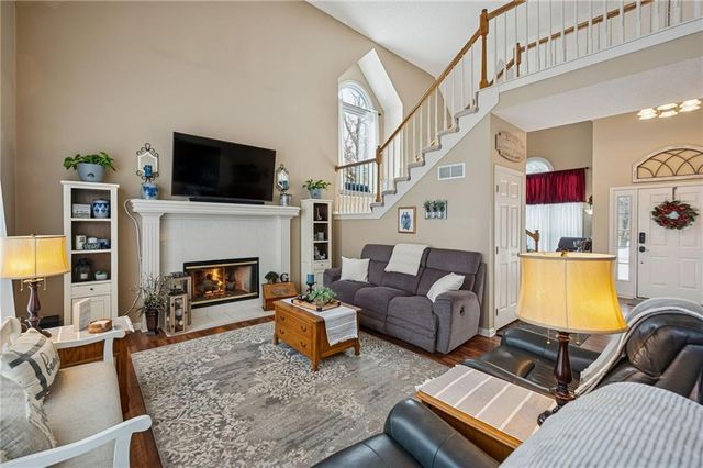 2120 S Lindenwood Drive, Olathe, KS 66062