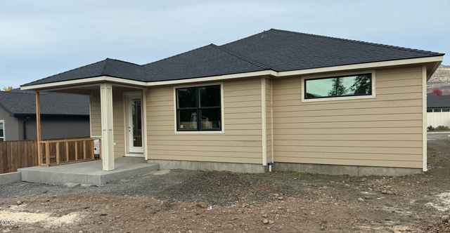 2535 Deschutes Drive, Medford, OR 97504