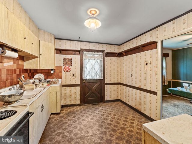 1625 HILLCREST LN, Aston, PA 19014