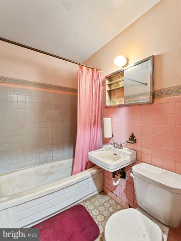 1625 HILLCREST LN, Aston, PA 19014