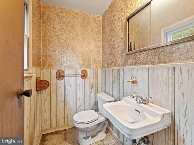 1625 HILLCREST LN, Aston, PA 19014